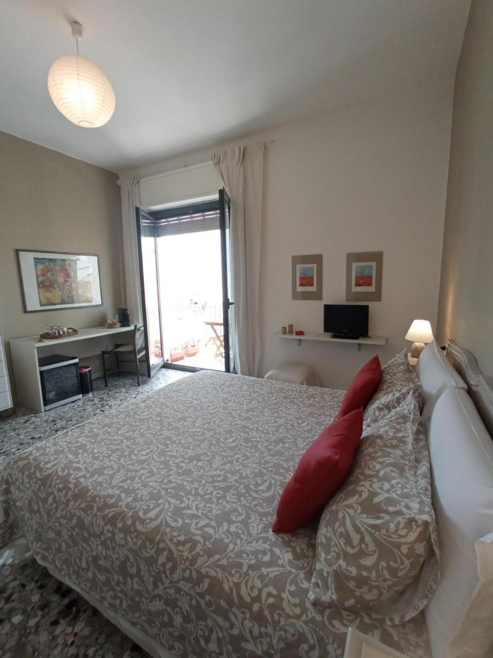 Myhouse Hotell Olbia Eksteriør bilde