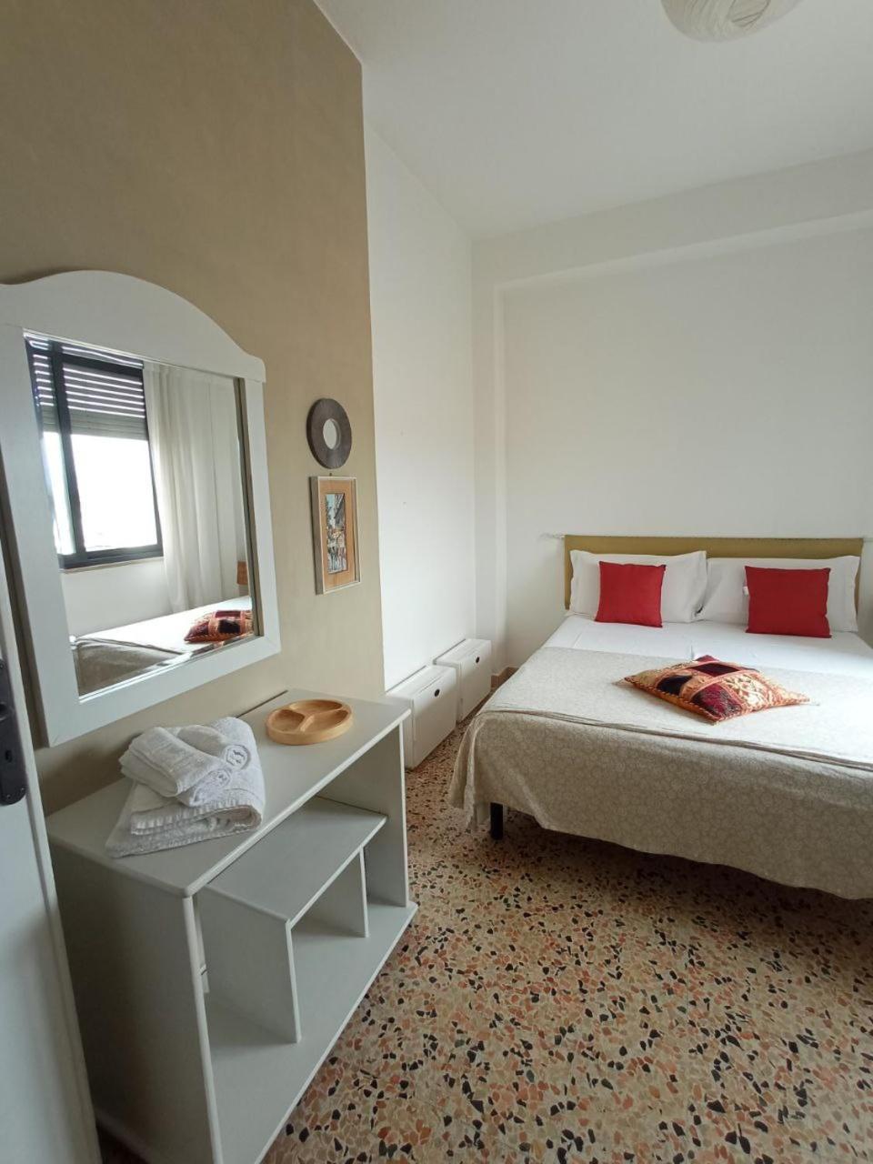 Myhouse Hotell Olbia Eksteriør bilde