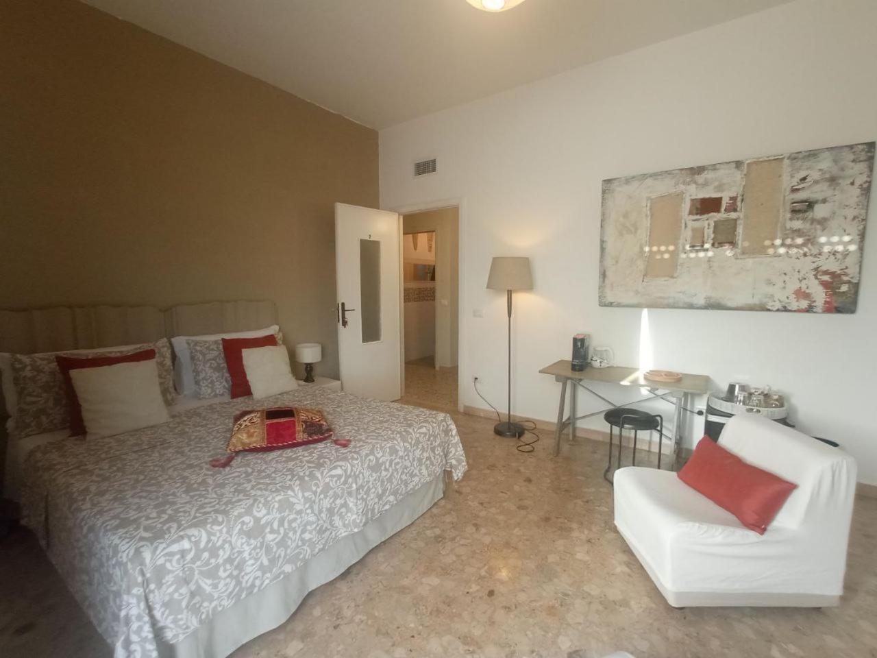 Myhouse Hotell Olbia Eksteriør bilde